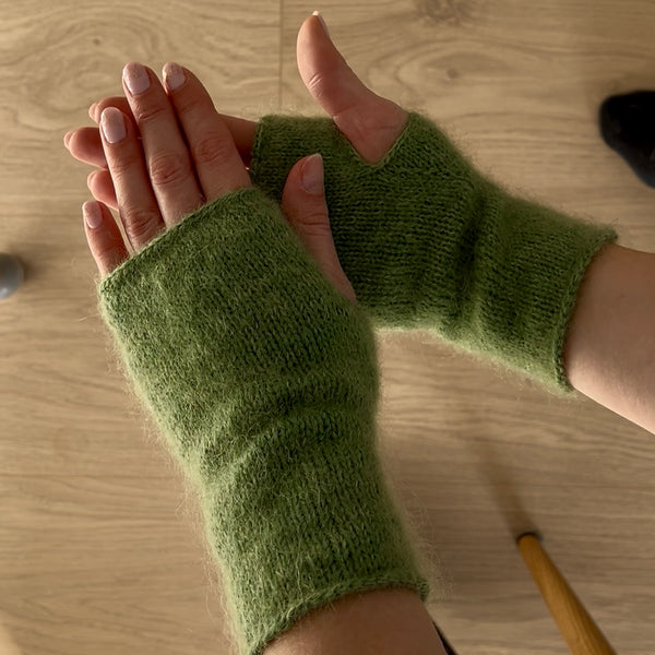 Dog Walk Fingerless Mittens